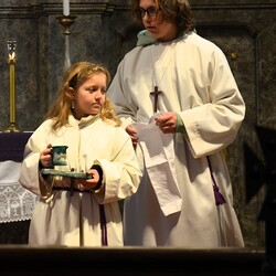 Flora und Pascal, unsere Ministranten