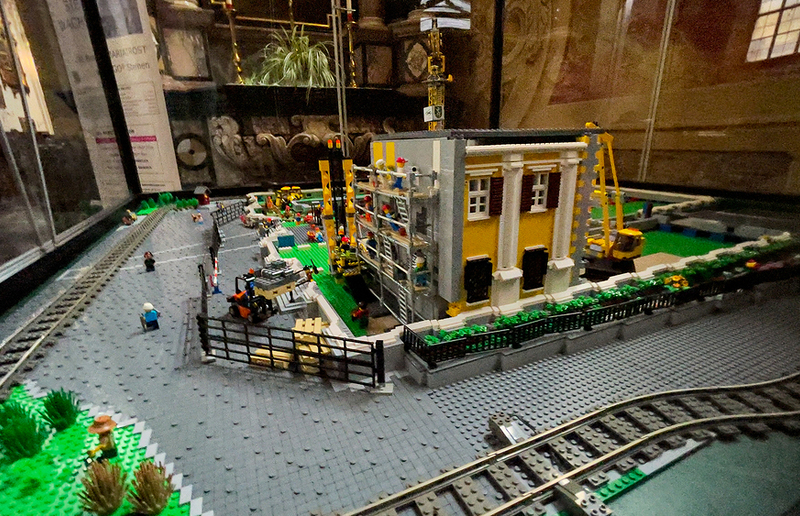 SONNTAGSBLATT, Gerd Neuhold In der Basilika baut man derzeit auch an der Miniaturversion.